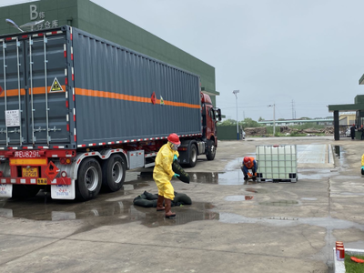 吳江道路危貨運(yùn)輸企業(yè)開展應(yīng)急演練，筑牢道路貨物運(yùn)輸安全防線